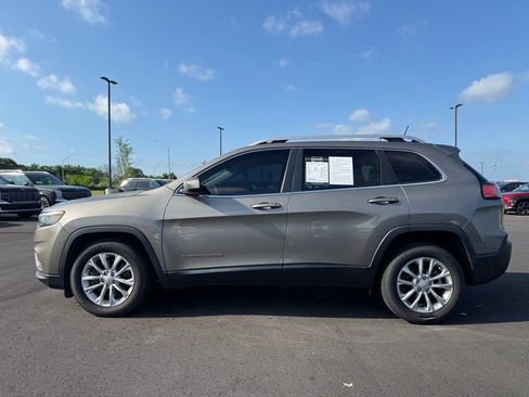 Used 2019 Jeep Cherokee Latitude w/ Popular Appearance Group FWD image 9