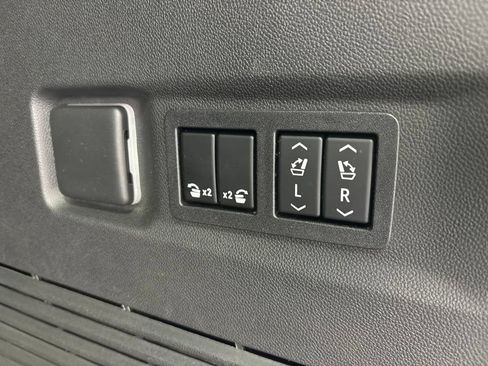 Used 2022 GMC Yukon XL SLT w/ SLT Premium Package AWD/4WD image 65