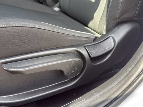 Used 2022 Hyundai Elantra SEL FWD image 16