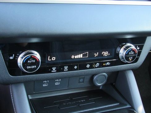 New 2025 Mitsubishi Outlander SE image 18