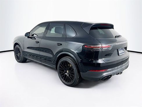 Certified 2023 Porsche Cayenne image 3