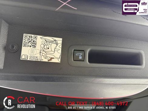 Used 2024 Toyota Sienna XLE image 10