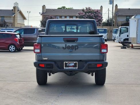 Used 2025 Jeep Gladiator Sport AWD/4WD image 13