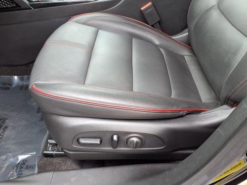 Used 2024 Chevrolet TrailBlazer RS w/ Convenience Package FWD image 21