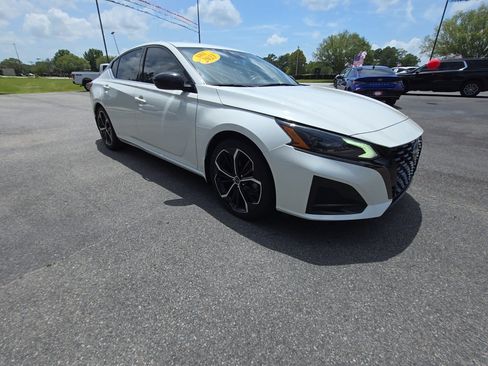 Used 2023 Nissan Altima 2.5 SR FWD image 4