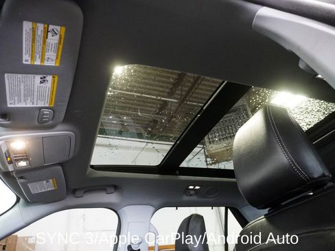 Used 2022 Ford Explorer Limited image 18