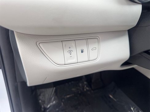 Used 2025 Genesis G70 2.5T image 55