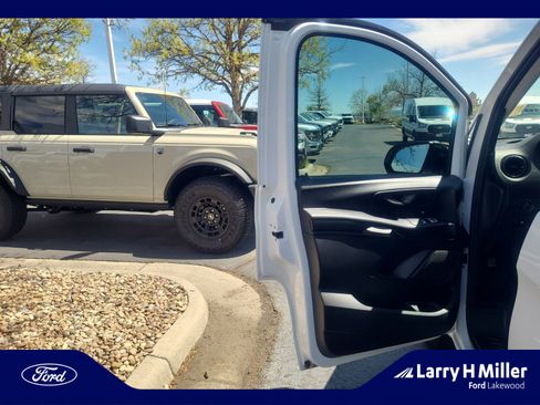 Used 2023 Mercedes-Benz Metris image 13