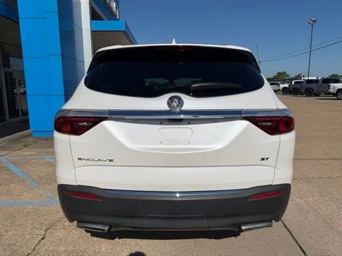 Used 2022 Buick Enclave Essence w/ Sport Touring Edition FWD image 4