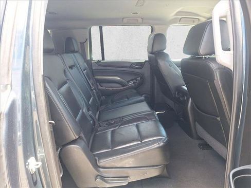 Used 2020 Chevrolet Suburban LT RWD image 18