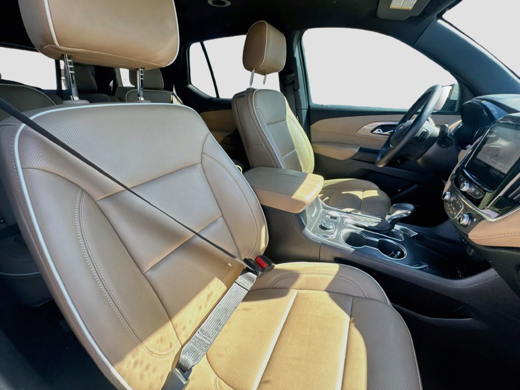 Used 2023 Chevrolet Traverse Premier FWD image 31
