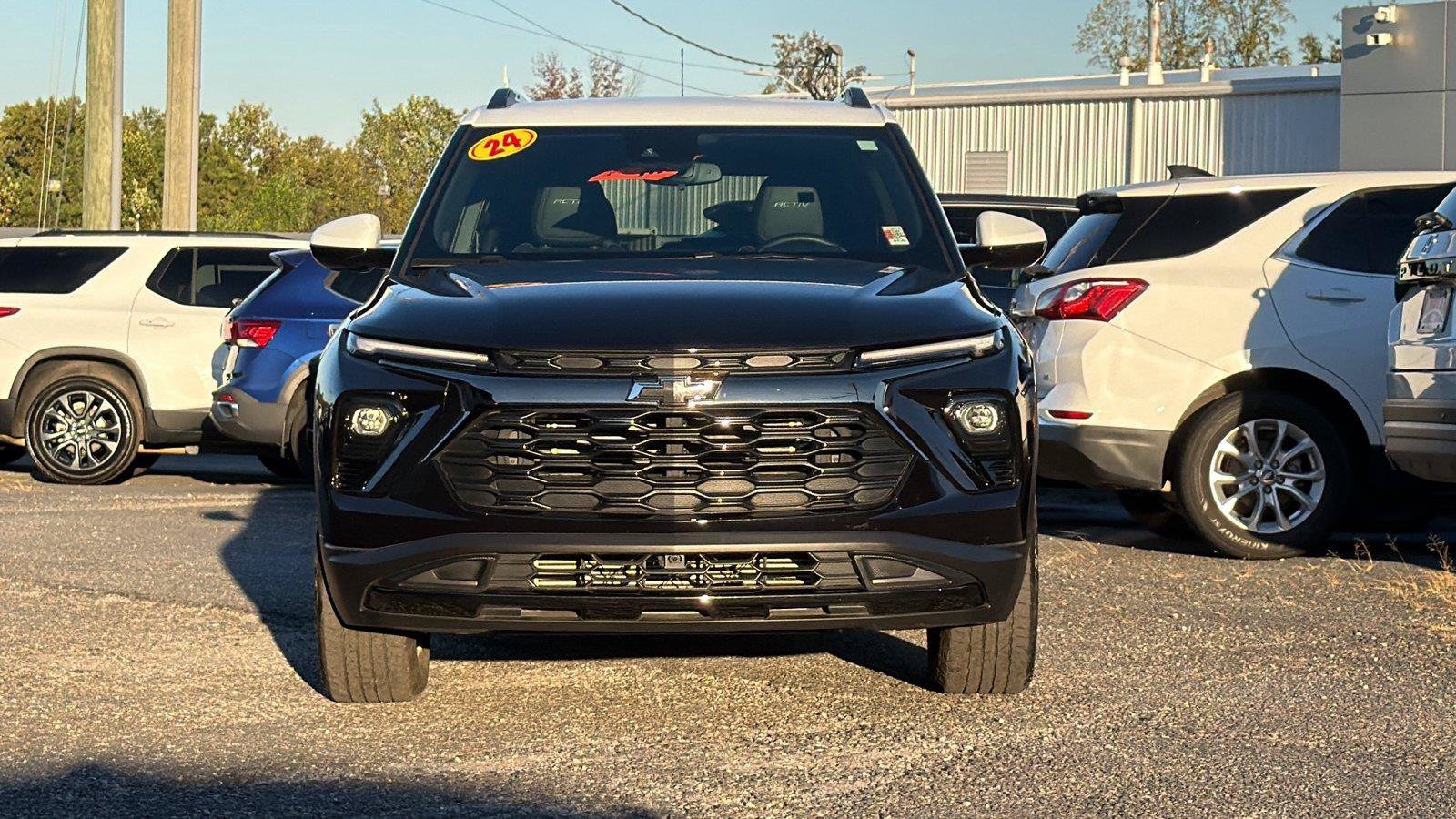 Used 2024 Chevrolet TrailBlazer ACTIV w/ Driver Confidence Package FWD image 2