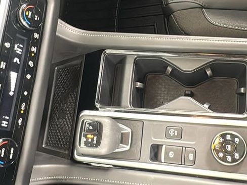 Used 2024 Nissan Pathfinder SL w/ SL Premium Package image 29