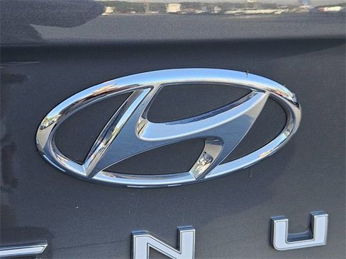 Used 2023 Hyundai Venue SEL image 13