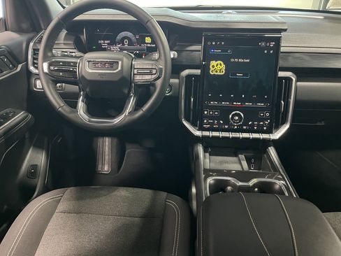 Certified 2025 GMC Acadia Elevation FWD image 11