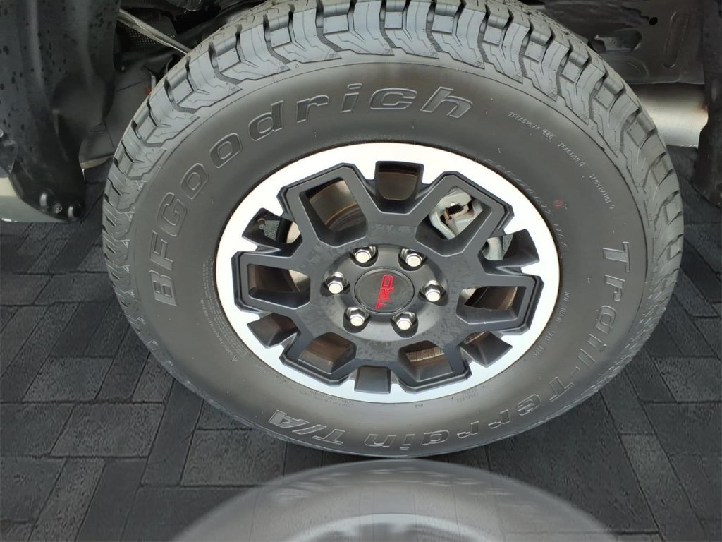 Used 2025 Toyota Tacoma TRD Off-Road AWD/4WD image 12