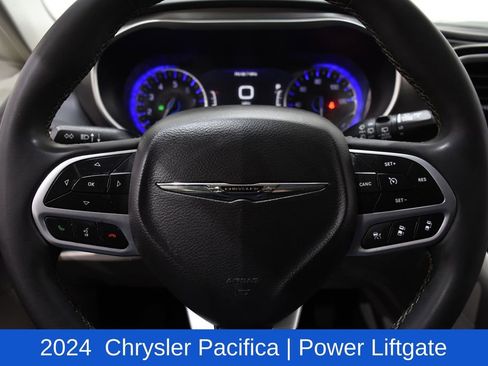 Used 2024 Chrysler Pacifica Touring-L image 11