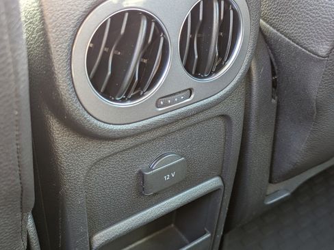 Used 2017 Volkswagen Tiguan S image 24