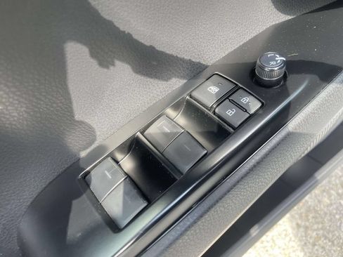 Used 2025 Toyota Camry SE FWD image 18
