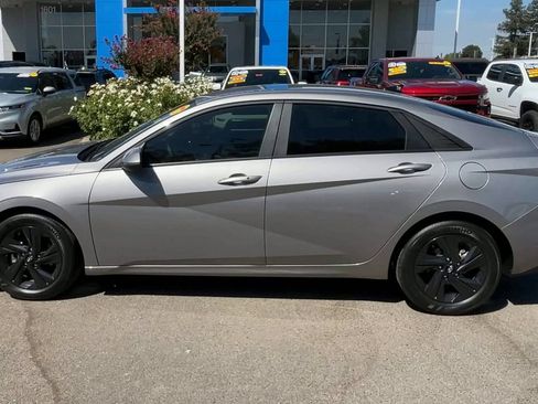 Used 2023 Hyundai Elantra SEL FWD image 4