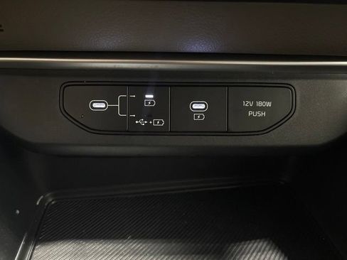 Used 2025 Kia Carnival FWD image 21