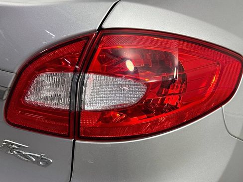 Used 2013 Ford Fiesta SE FWD image 29