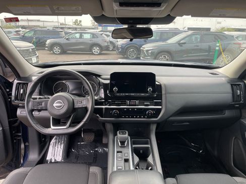 Used 2025 Nissan Pathfinder SV image 35