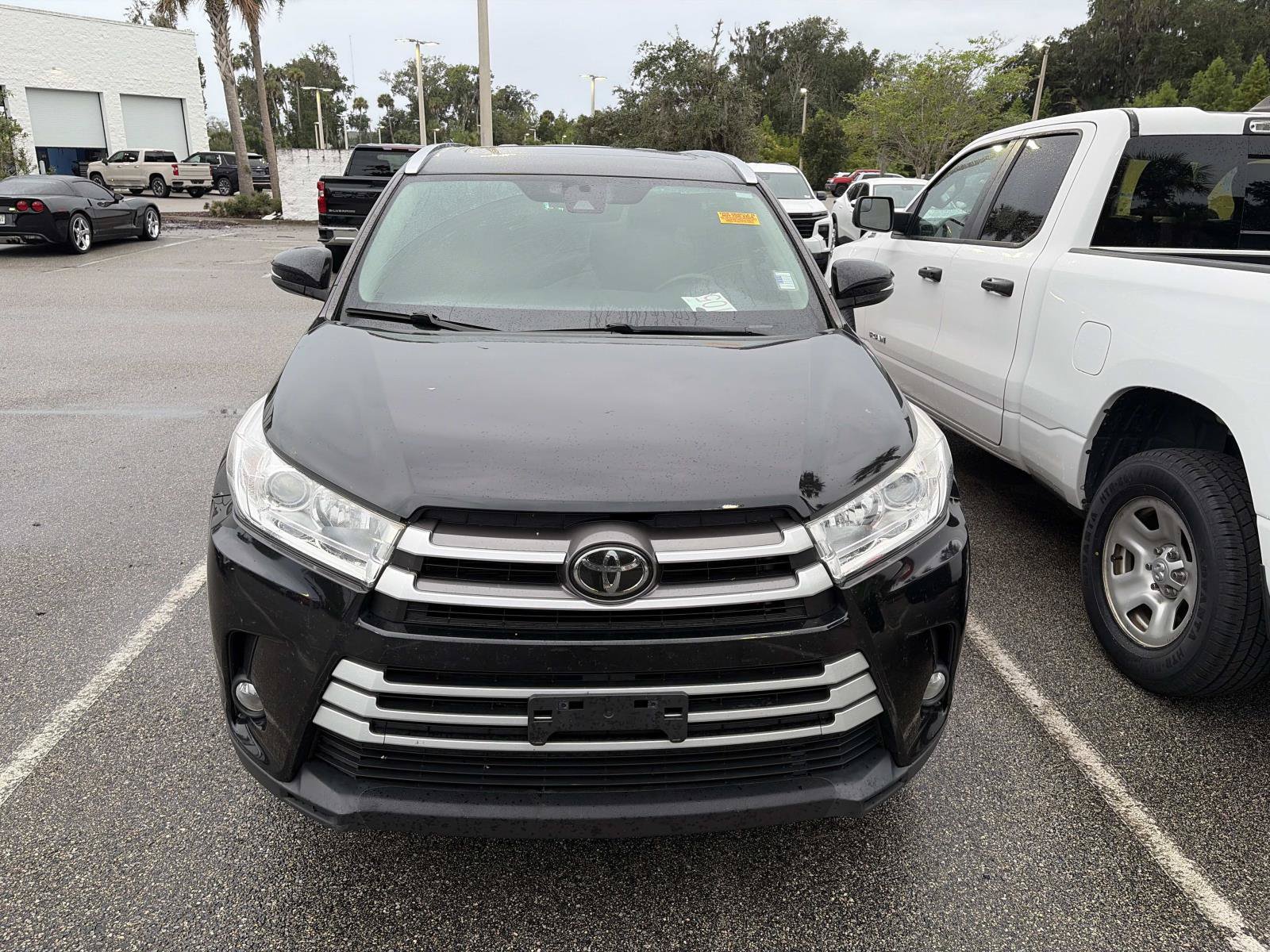 Used 2019 Toyota Highlander XLE AWD/4WD image 2