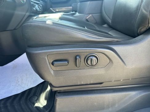 Used 2021 Chevrolet Silverado 1500 LTZ AWD/4WD image 37