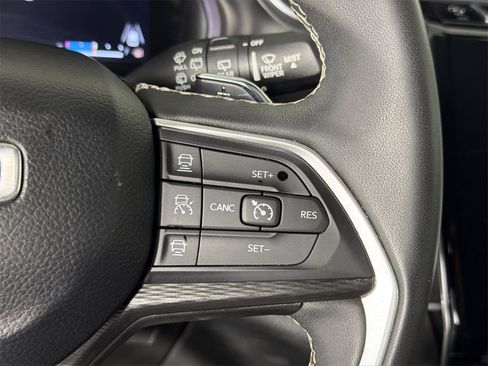 Used 2023 Jeep Grand Cherokee Laredo image 25