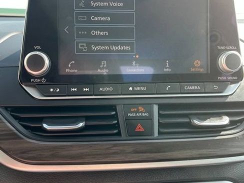 Used 2025 Nissan Altima 2.5 SV FWD image 42