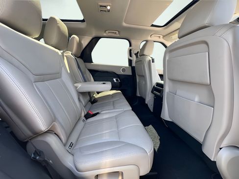 Used 2020 Land Rover Discovery SE AWD/4WD image 24