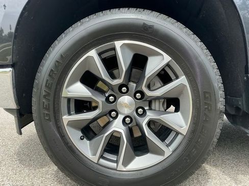 Used 2023 Chevrolet Silverado 1500 LT AWD/4WD image 15