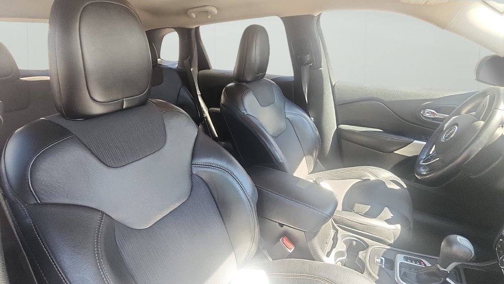 Used 2018 Jeep Cherokee Latitude Plus FWD image 10
