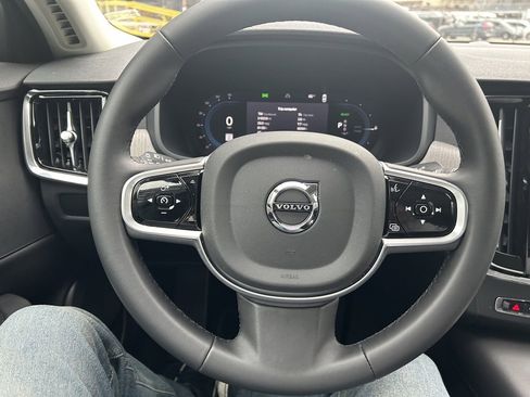 Certified 2025 Volvo S90 T8 Plus image 25