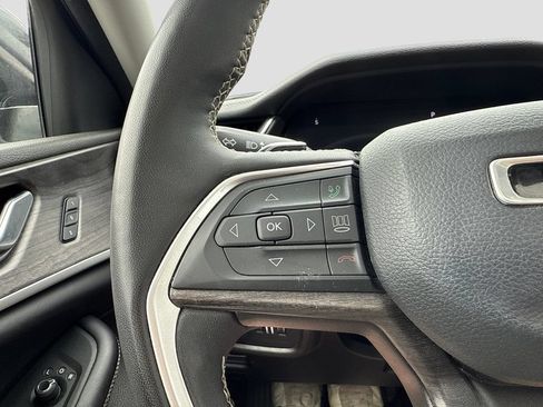 Used 2024 Jeep Grand Cherokee Limited AWD/4WD image 15