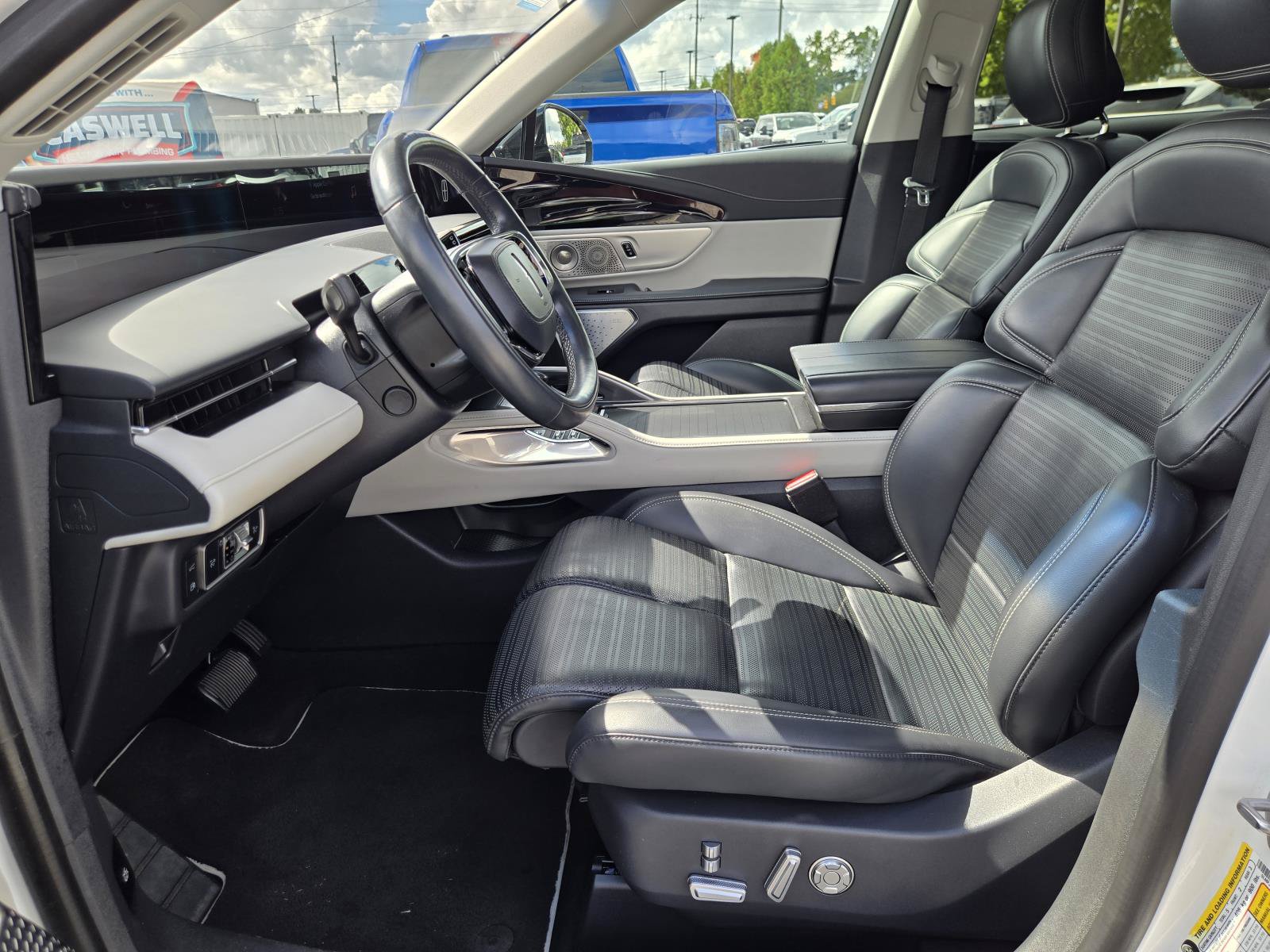 Used 2024 Lincoln Nautilus Reserve w/ Equipment Group 203A AWD/4WD image 24