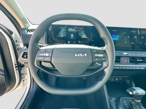 New 2025 Kia K4 LXS image 11