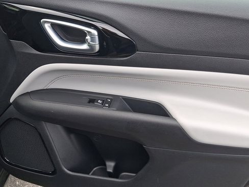 Used 2022 Jeep Compass Limited image 10