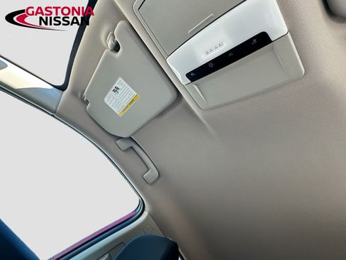 Used 2025 Nissan Rogue S FWD image 27