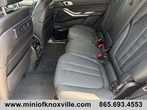 Used 2022 BMW X7 xDrive40i w/ Premium Package AWD/4WD image 16