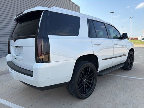 Used 2018 Cadillac Escalade Luxury AWD/4WD image 3