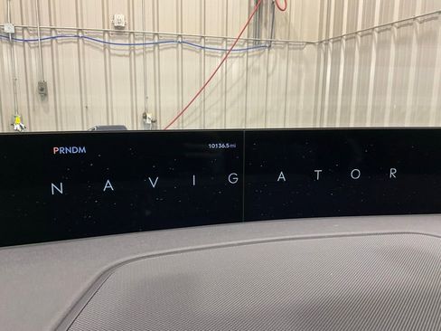 Used 2025 Lincoln Navigator Reserve w/ Jet Appearance Package image 18