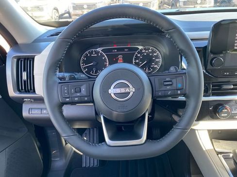 New 2025 Nissan Pathfinder SL image 14