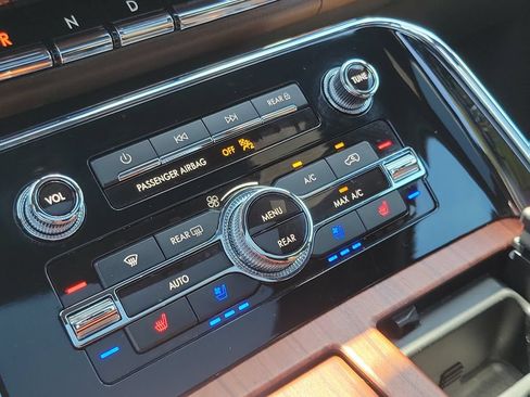 Certified 2024 Lincoln Navigator Reserve AWD/4WD image 28