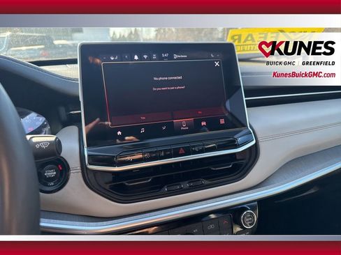 Used 2025 Jeep Compass Limited image 23