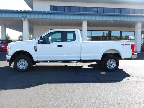 Used 2018 Ford F250 XL w/ Power Equipment Group AWD/4WD image 2