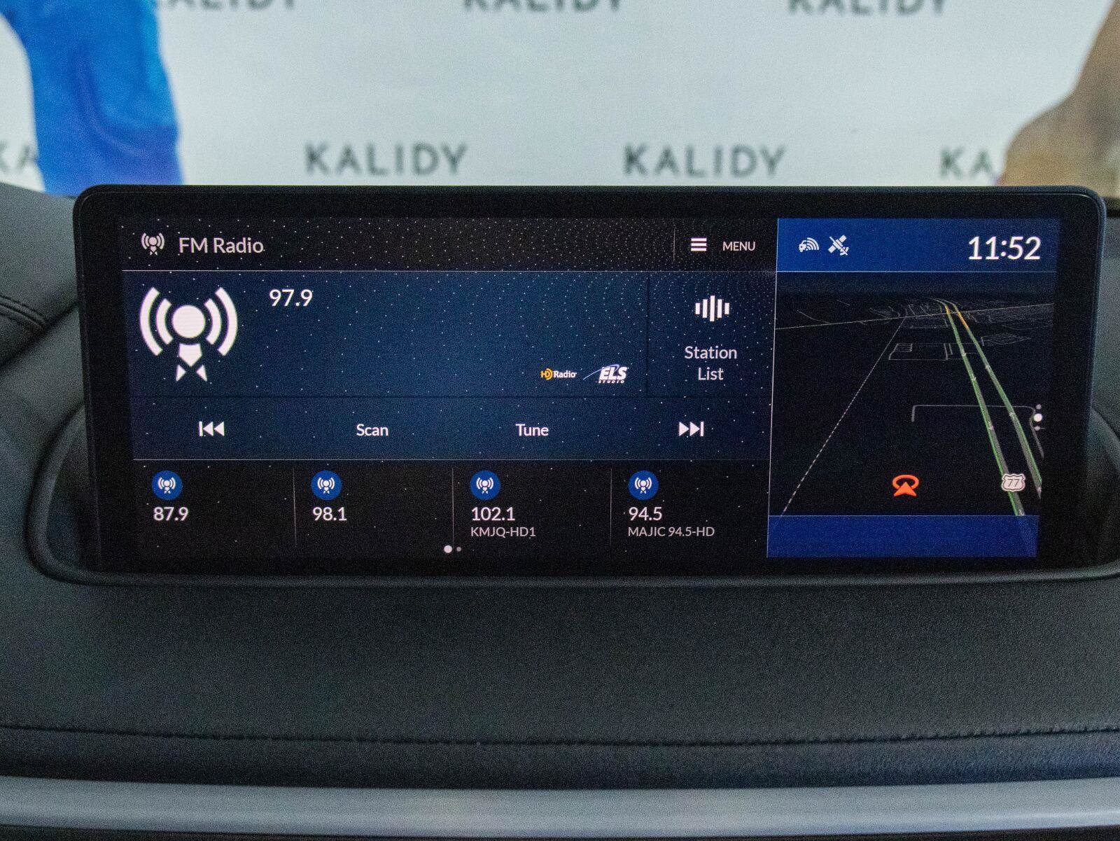 Used 2023 Acura MDX w/ Technology Package AWD/4WD image 9