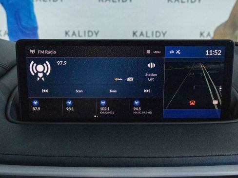 Used 2023 Acura MDX SH-AWD w/ Technology Package image 9