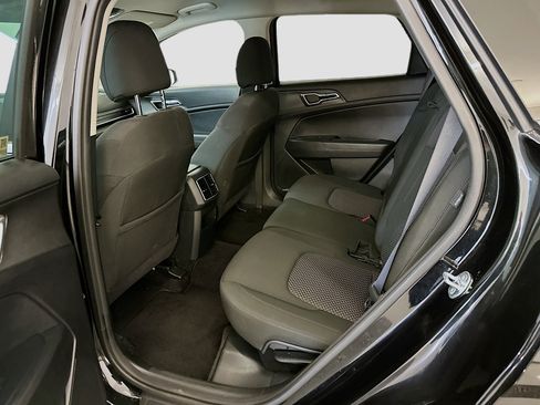 Used 2024 Kia Sportage LX image 28